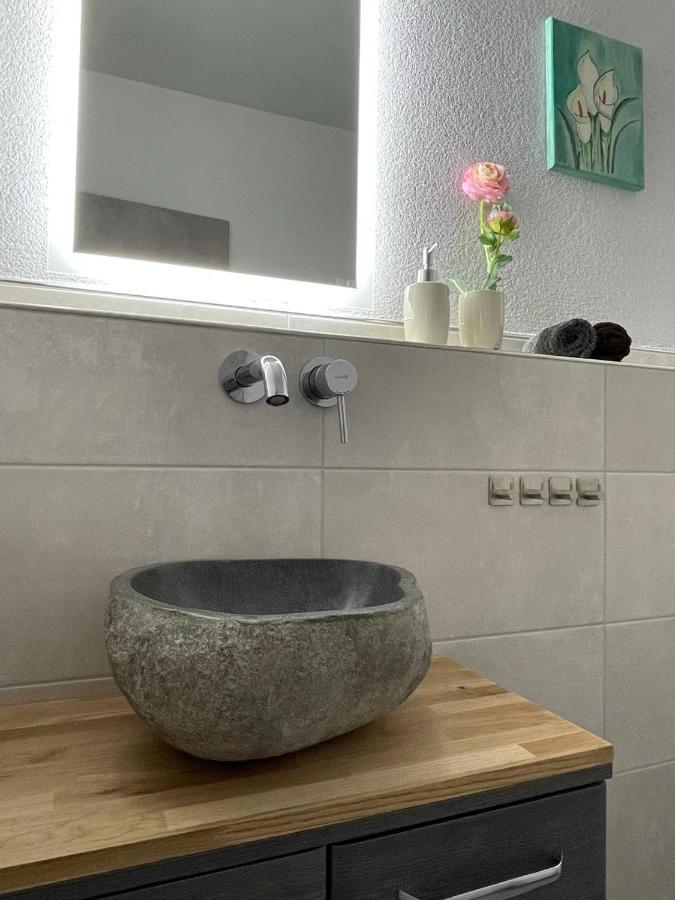 Apartament Am Weinberg - Stilvoll, Ruhig, Zum Wohlfuehlen Pfaffenweiler Zewnętrze zdjęcie